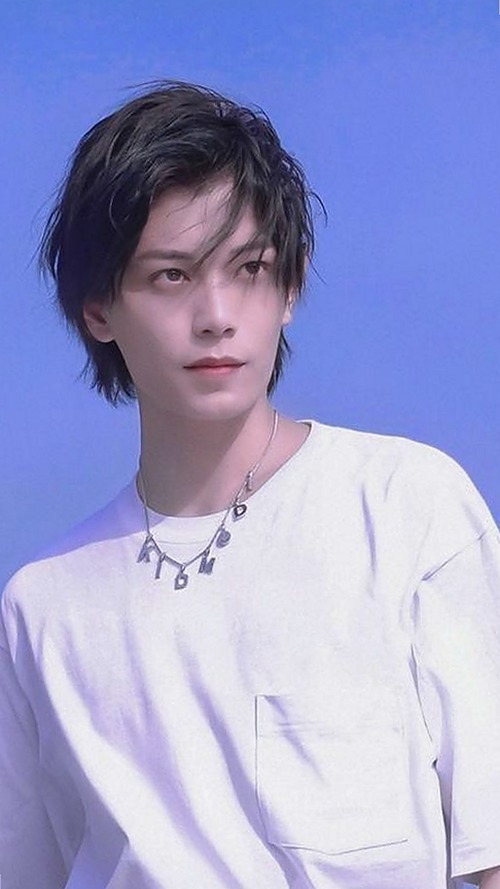 娱乐圈吃瓜：贾乃亮话题再起，真假传闻引发网友热议